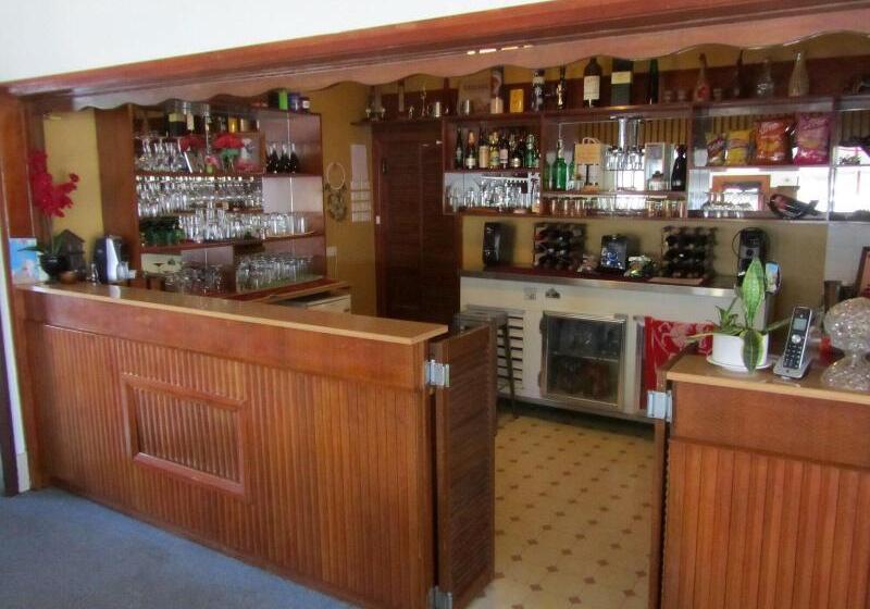 The Highlander Motel   24hr Check In