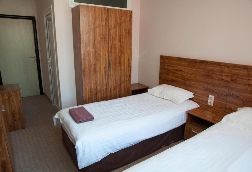 Hostel Izida 2