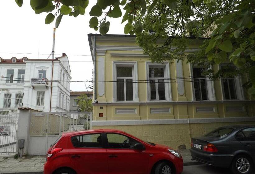 Hostel Rayska Yabalka