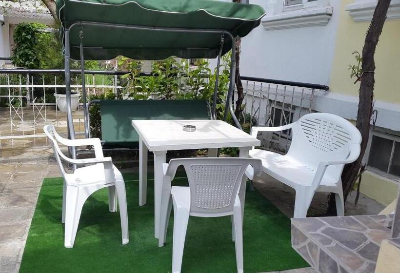 Hostel Rayska Yabalka