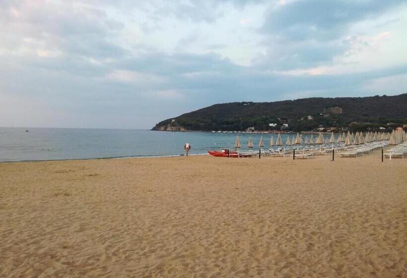 Отель Albergo Dei 10 Colori