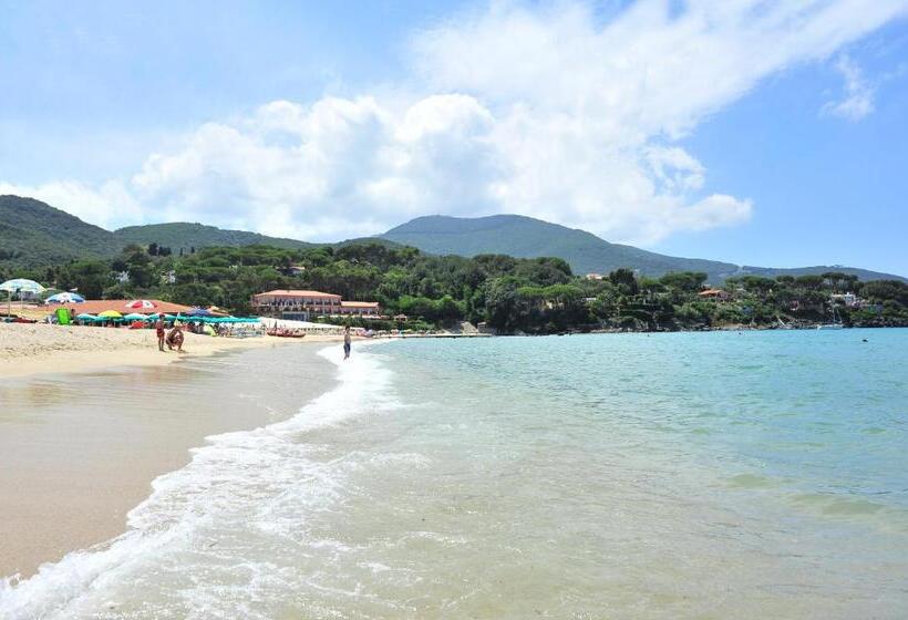 Отель Albergo Dei 10 Colori