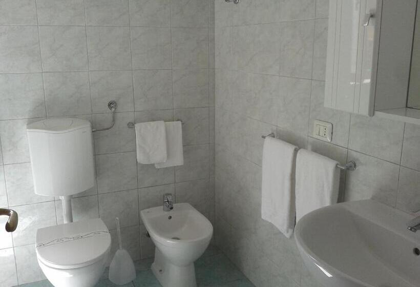 Отель Albergo Dei 10 Colori