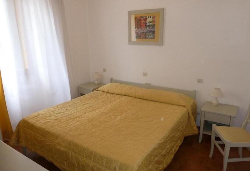 Отель Albergo Dei 10 Colori