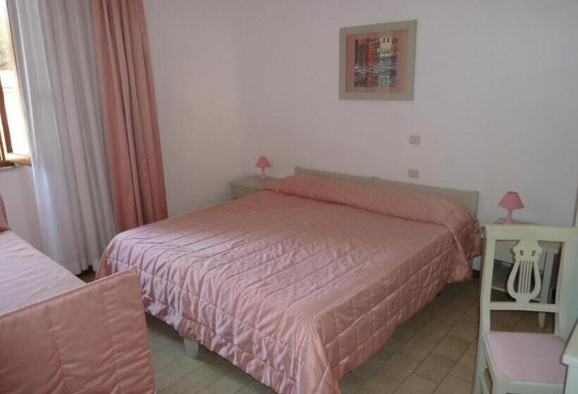 Отель Albergo Dei 10 Colori