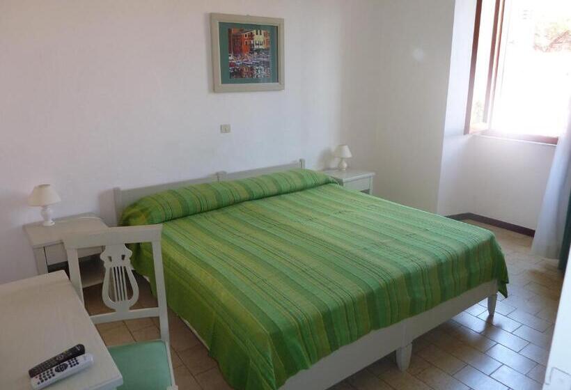 Отель Albergo Dei 10 Colori