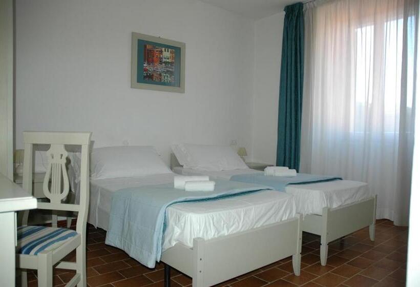 Отель Albergo Dei 10 Colori