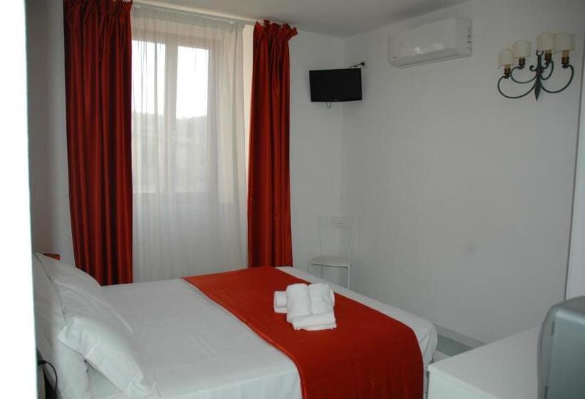 Отель Albergo Dei 10 Colori