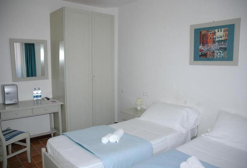 Отель Albergo Dei 10 Colori