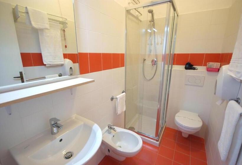 Отель Albergo Dei 10 Colori