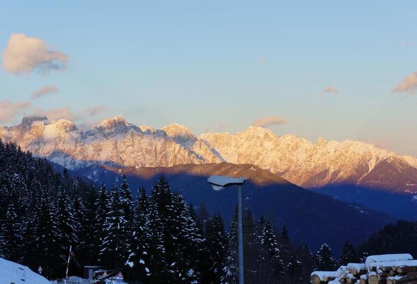 فندق Albergo Passo Brocon