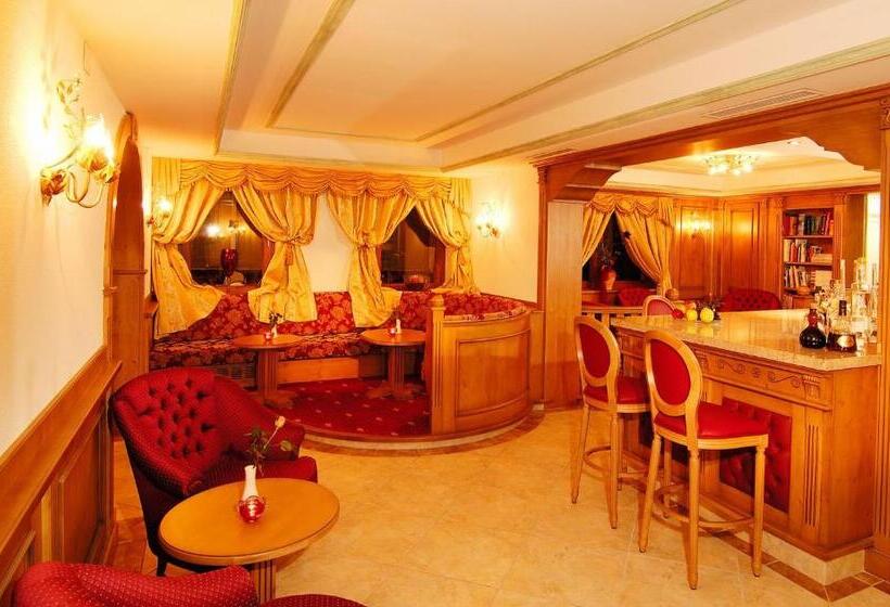 Отель Alpentirolis