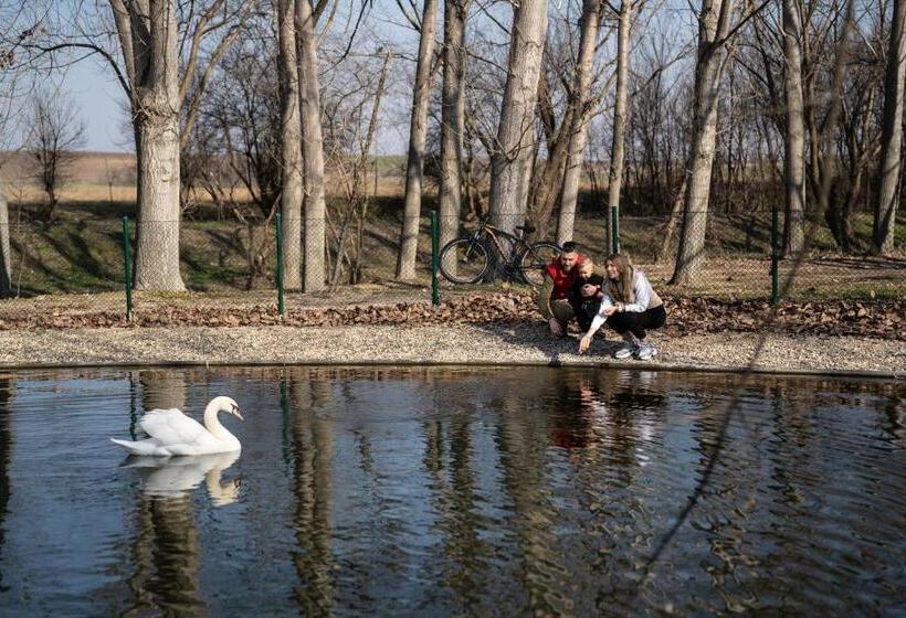 בית מלון כפרי Boutique Complex Trakiets