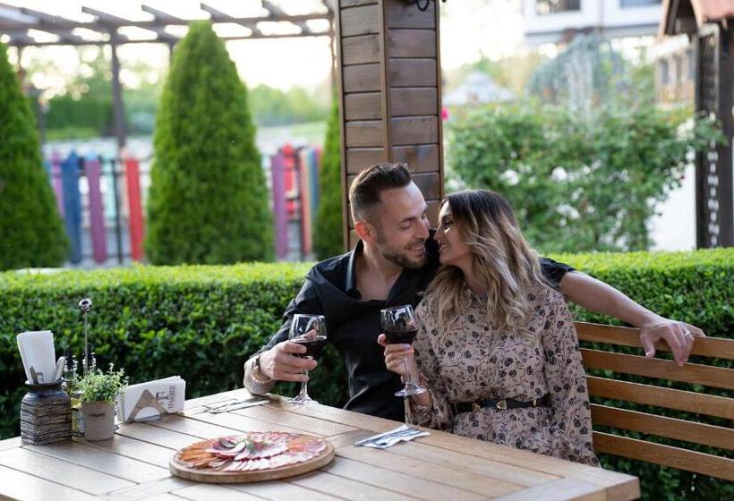 בית מלון כפרי Boutique Complex Trakiets