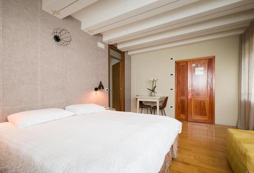 בית מלון כפרי Contra  Contarini