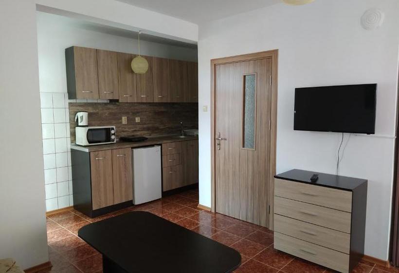 בית מלון כפרי Coral Family