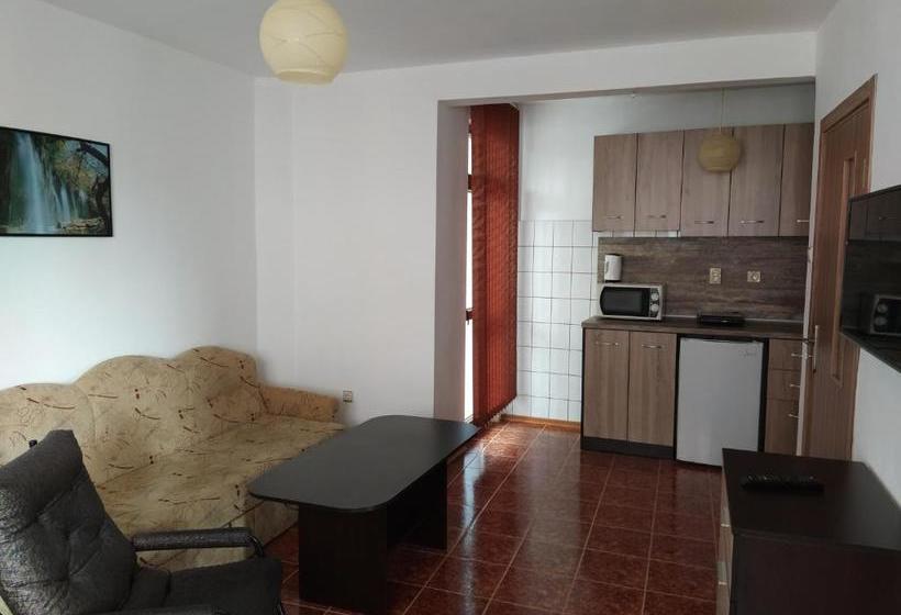 בית מלון כפרי Coral Family