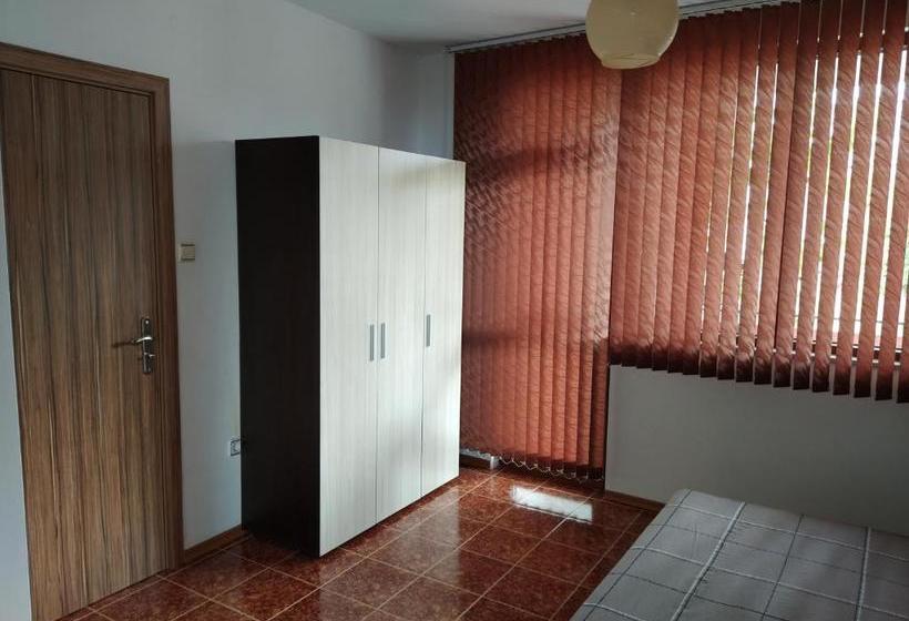 בית מלון כפרי Coral Family