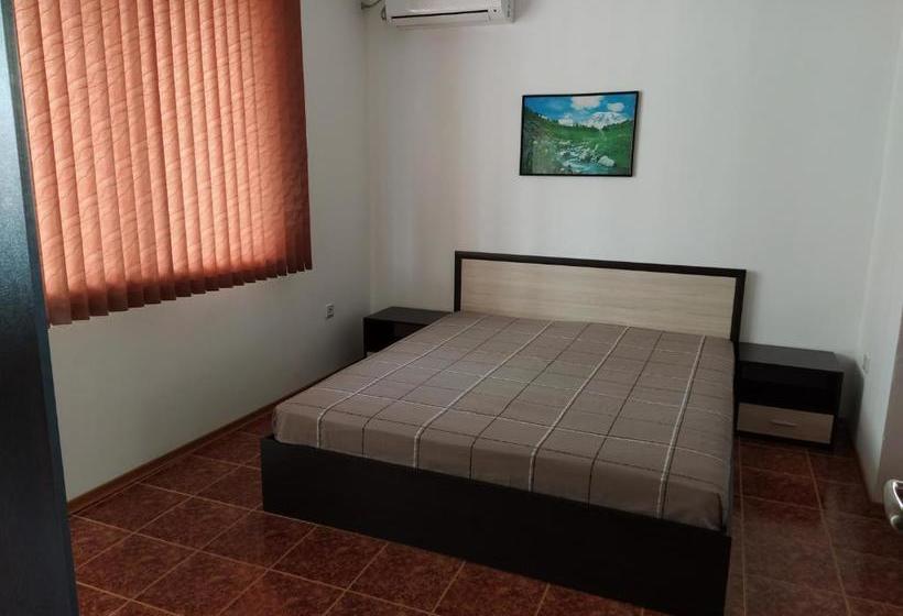 בית מלון כפרי Coral Family