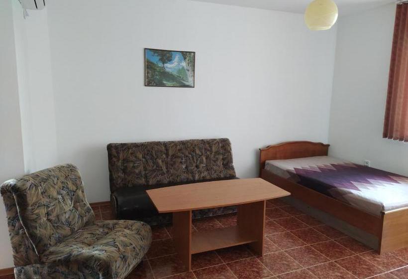 בית מלון כפרי Coral Family