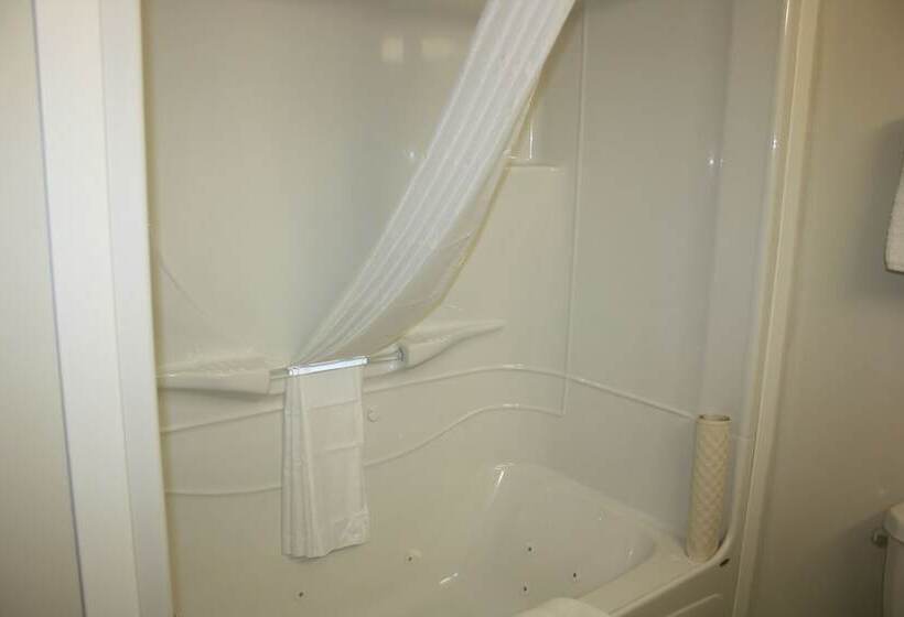 בית מלון כפרי Crossroads Inn & Suites