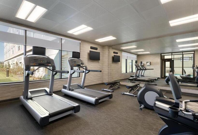 فندق Dene & Conference Centre