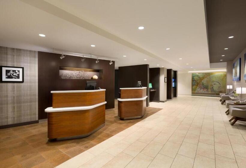 فندق Dene & Conference Centre