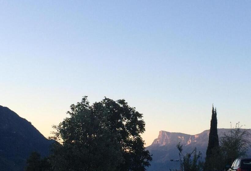 ホテル Garni Schneeburghof