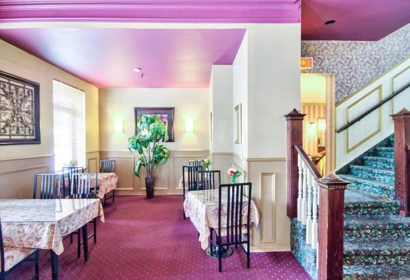 Отель Queen S Inn At Stratford