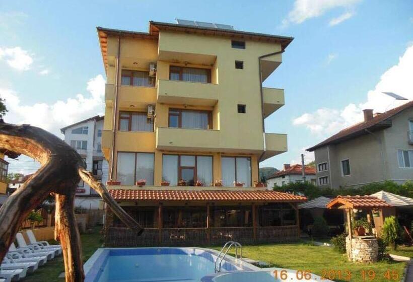 호텔 Sharkov Family