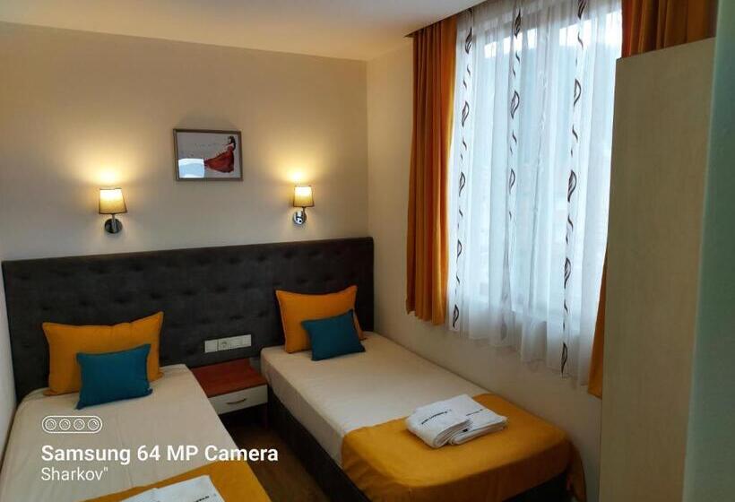 호텔 Sharkov Family