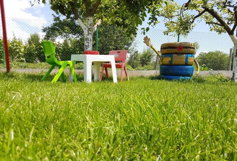 호텔 Sharkov Family