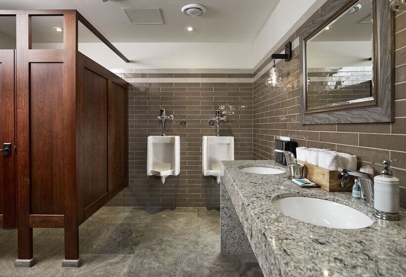 בית מלון כפרי The Barracks Inn