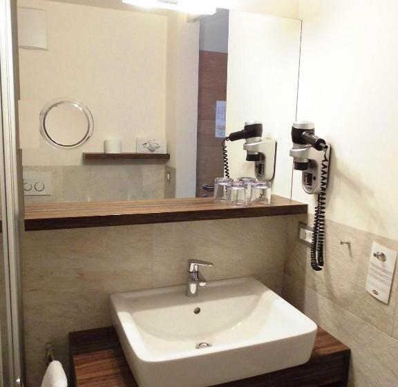 ホテル Zum Tiroler Adler