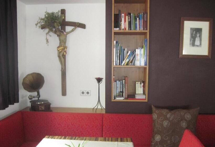 ホテル Zum Tiroler Adler