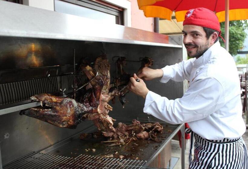 ホテル Zum Tiroler Adler