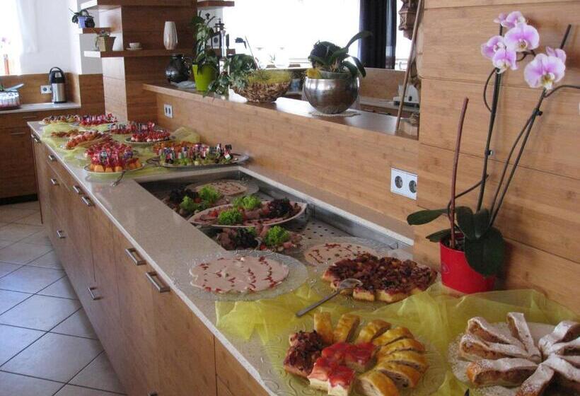 ホテル Zum Tiroler Adler