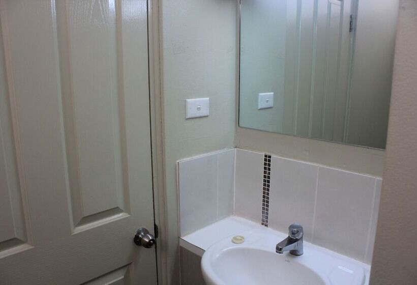 מוטל Aromet Motor Inn