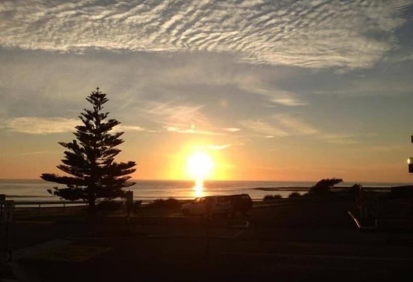 מוטל Beachhouse Mollymook