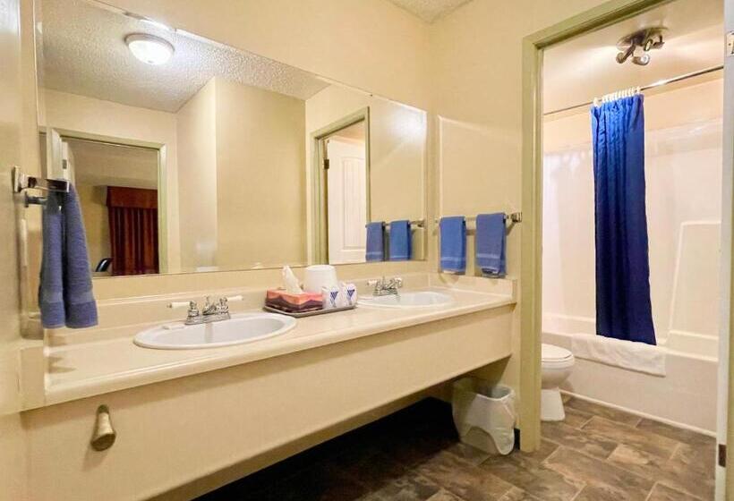 فندق على الطريق Dockside Inn