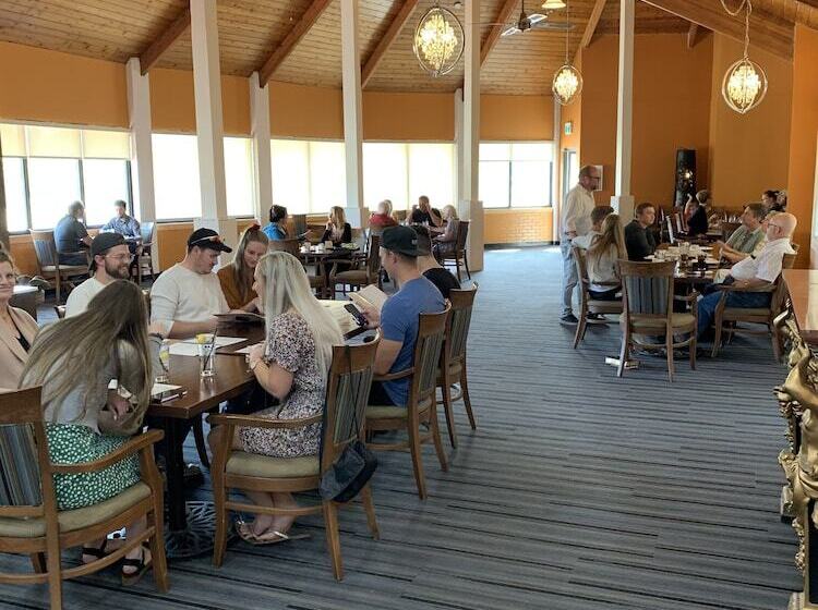 מוטל Medicine Hat Inn & Suites