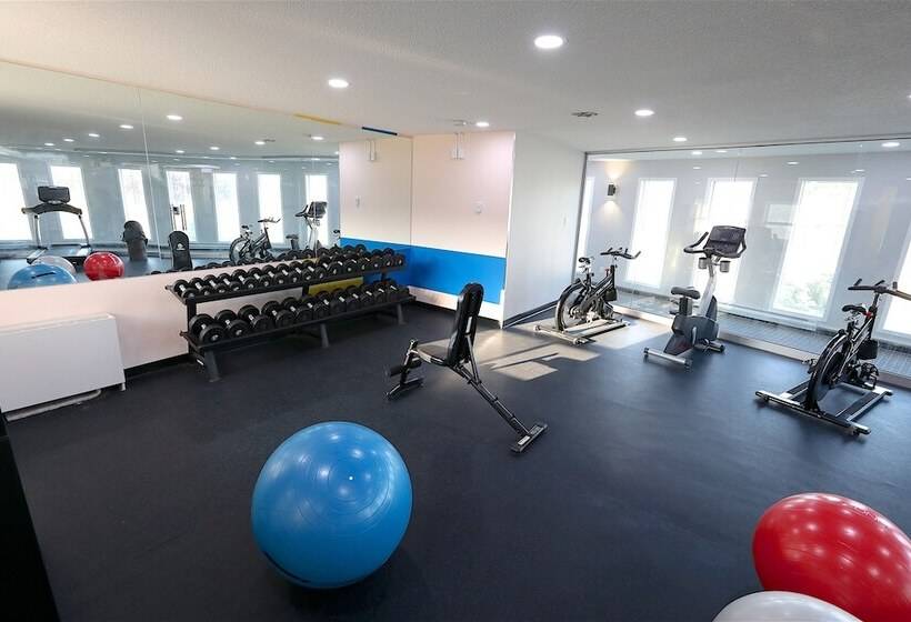 מוטל Medicine Hat Inn & Suites