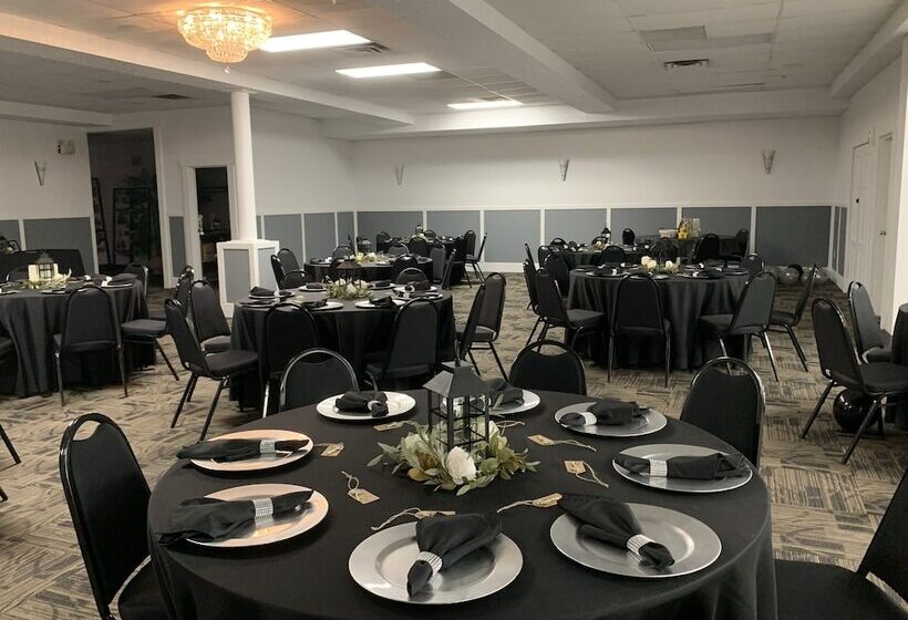 מוטל Medicine Hat Inn & Suites