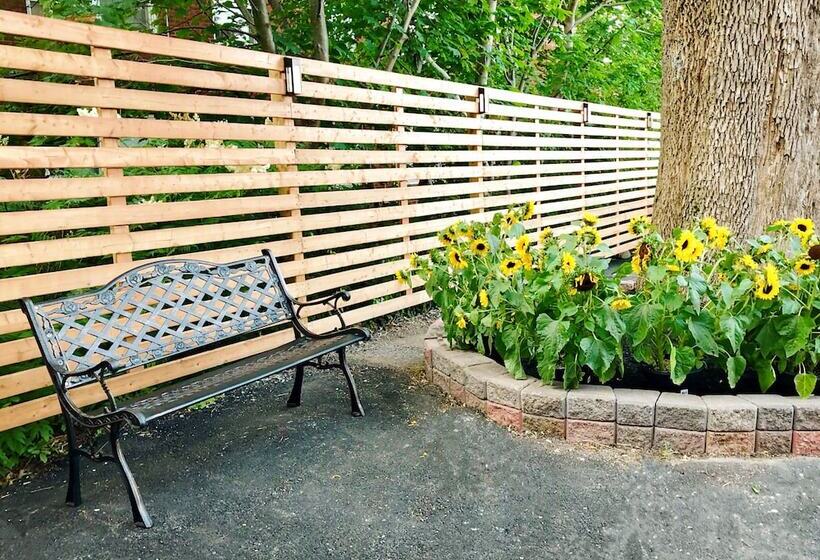 Мотель Seasons Inn Halifax