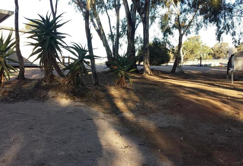 Мотель Under The Mount