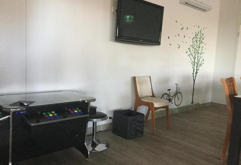 Мотель Under The Mount