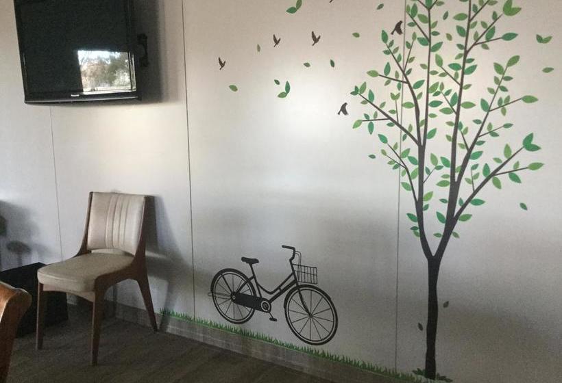 Мотель Under The Mount