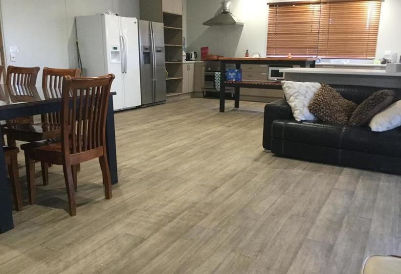 Мотель Under The Mount