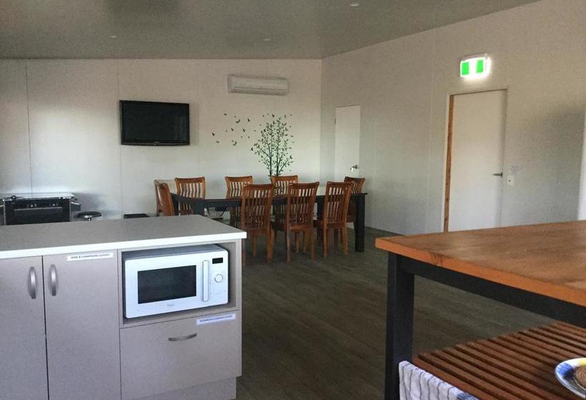 Мотель Under The Mount