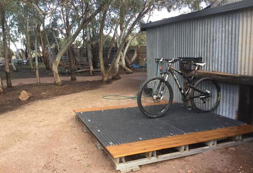 Мотель Under The Mount